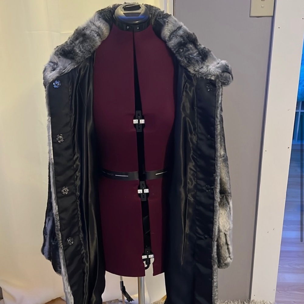 New Hilary Radley Faux Fur Coat - Picture 4 of 9